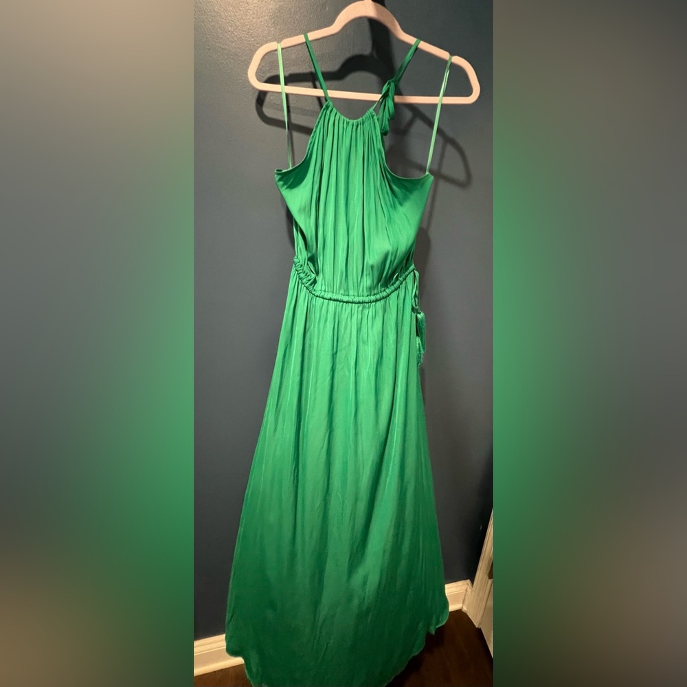 Great summer flowy wedding/event dress!